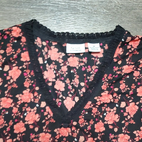 Que Pink and Black Floral Rose Lightweight V-Neck 3/4 Sleeve Nightie - Picture 3 of 9